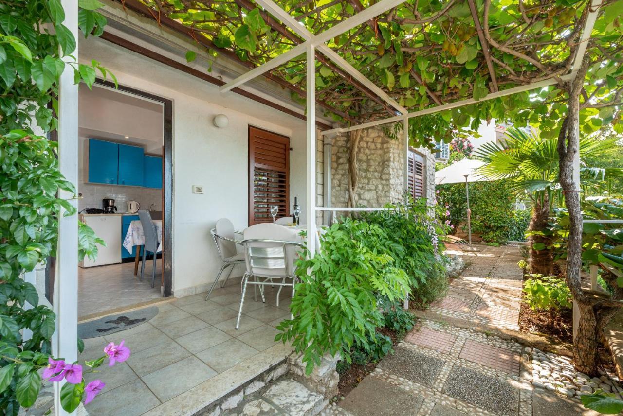 Apartments Mandica Рабац Экстерьер фото