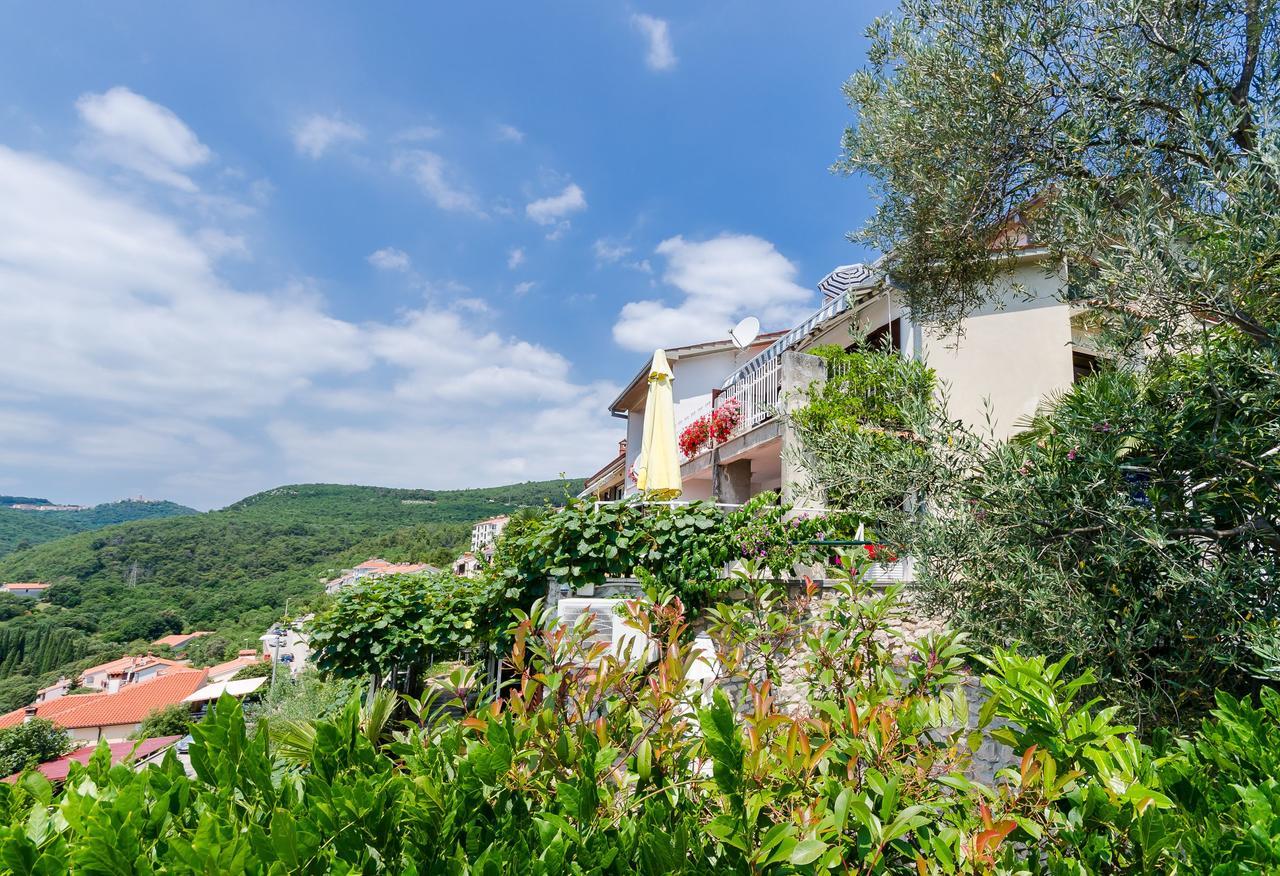Apartments Mandica Рабац Экстерьер фото